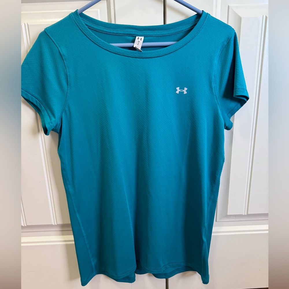Set of 3 Under Armour Women’s Medium Tops